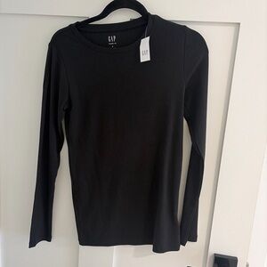 GAP Women's Elegant Black Long Sleeve Tee